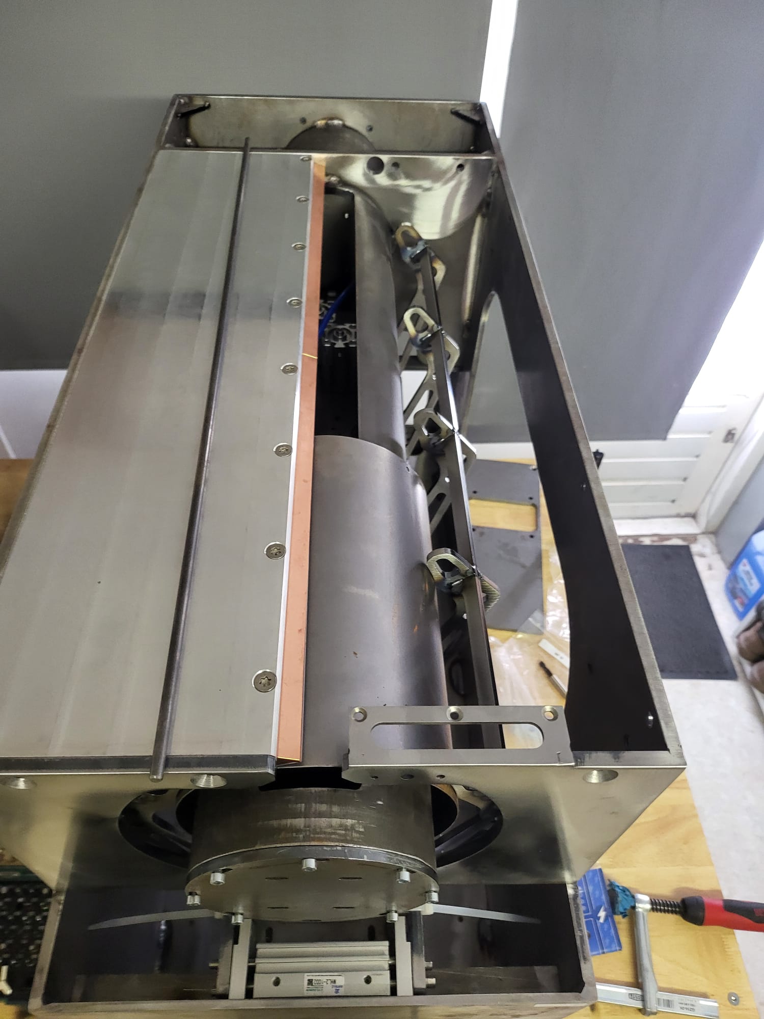 Tube laser machine assembly